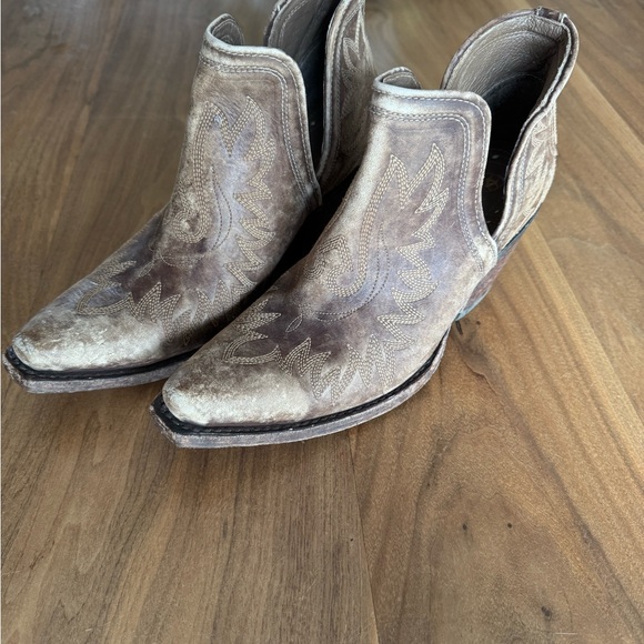 Ariat Shoes - Ariat Dixon Ankle Boots